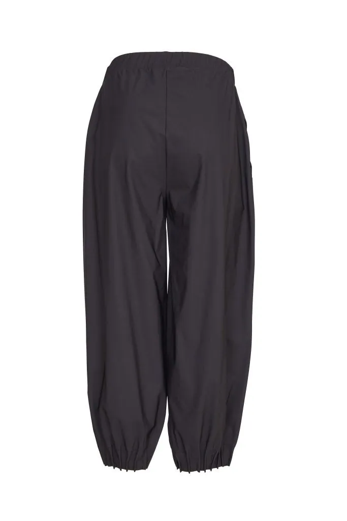 Trouser with Pin Tuck Hem in Black